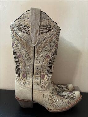 Corral Women's White Floral Embroidery Western Boots size 7.5